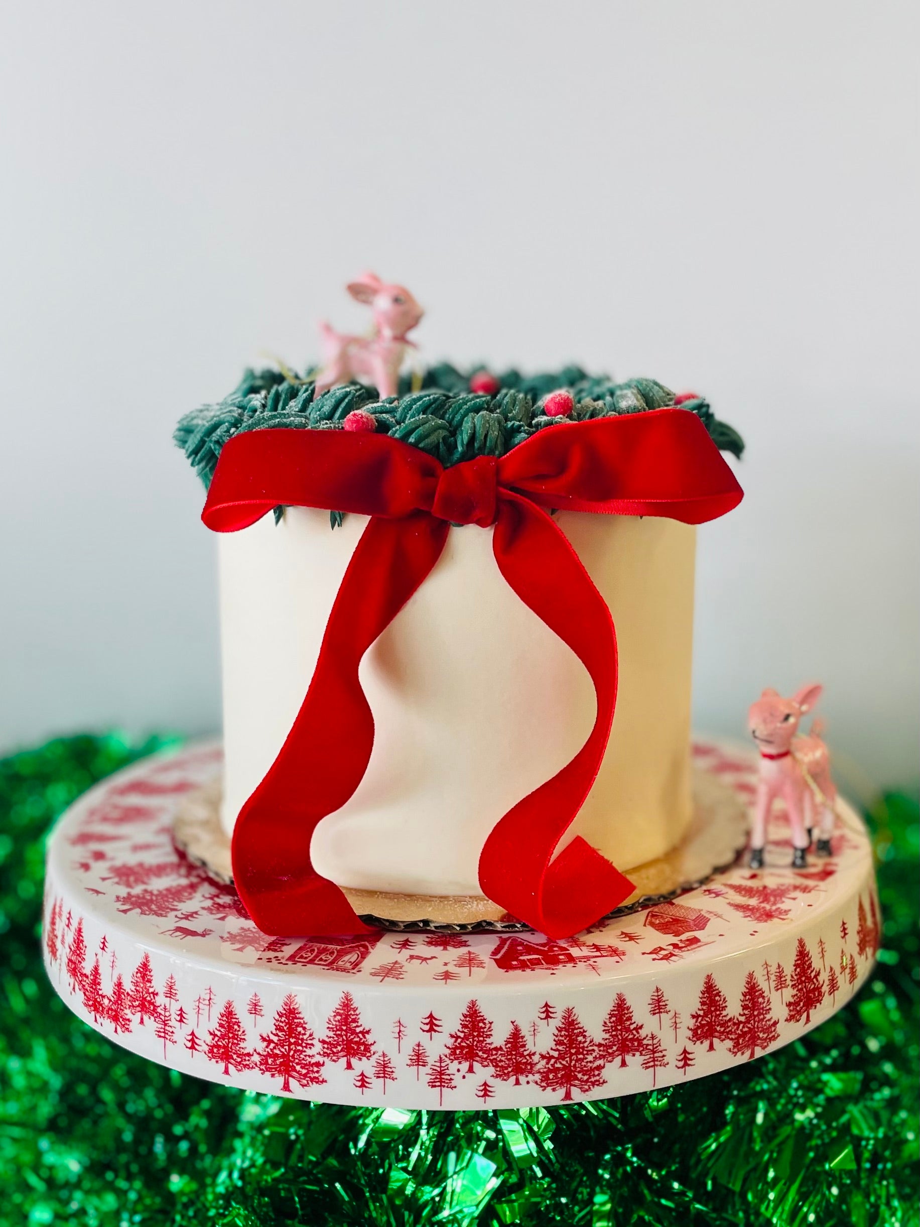 Red Velvet Pistachio Wreath Cake