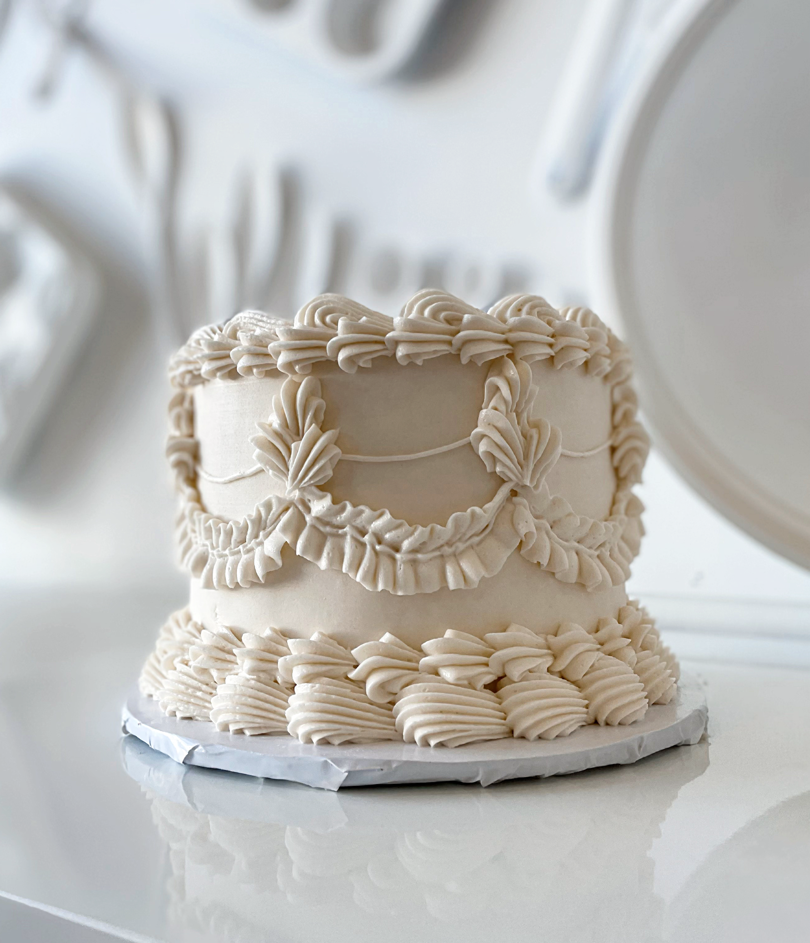 Lambeth Cutting Cake