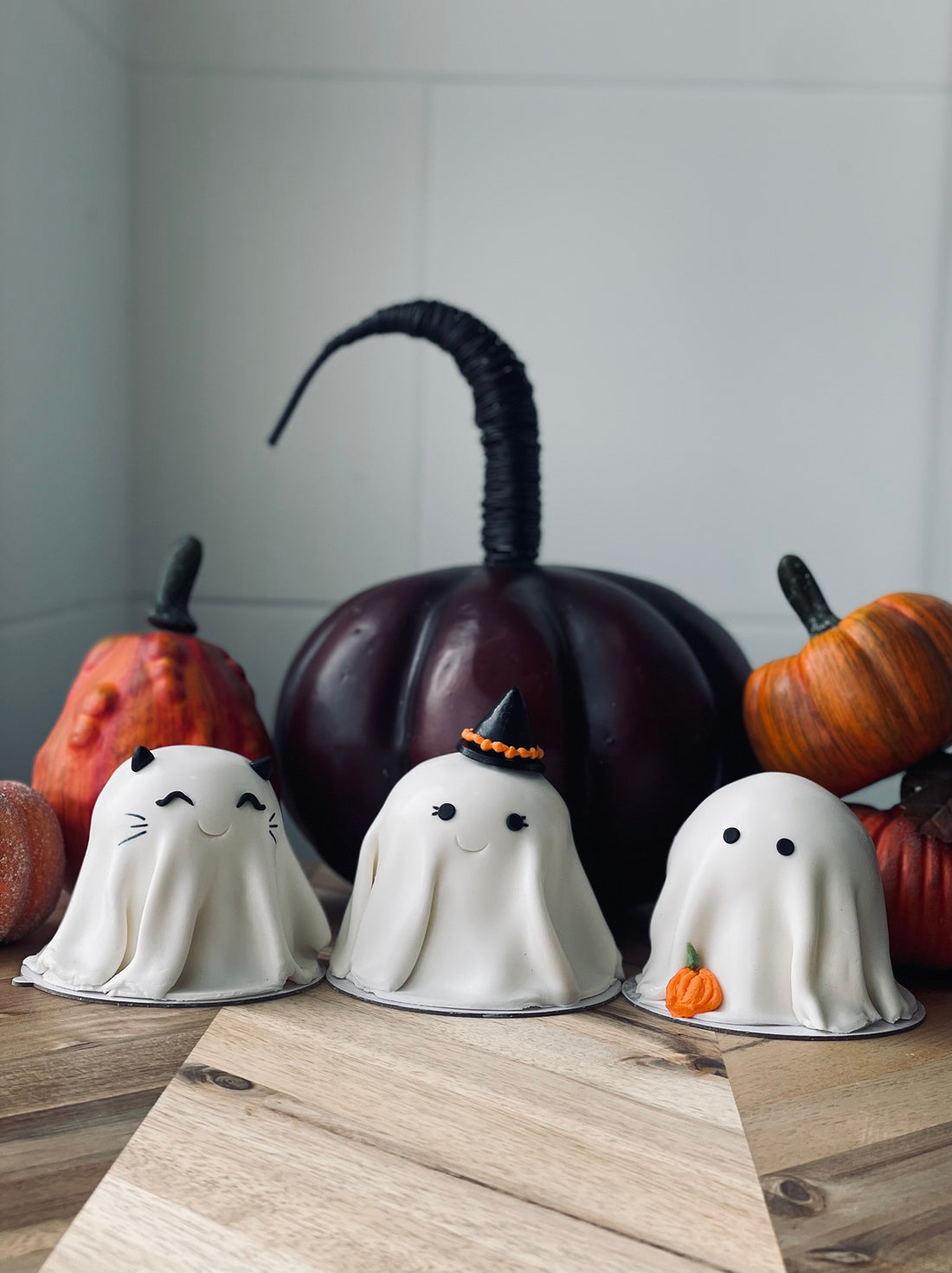 Mini Ghost Cakes