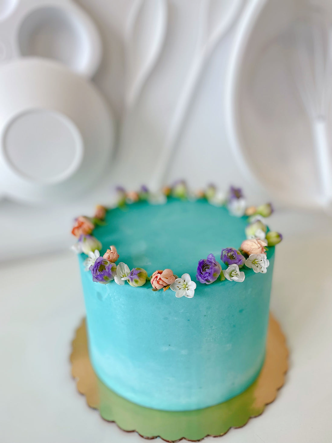 Turquoise Flower Wreath Cake