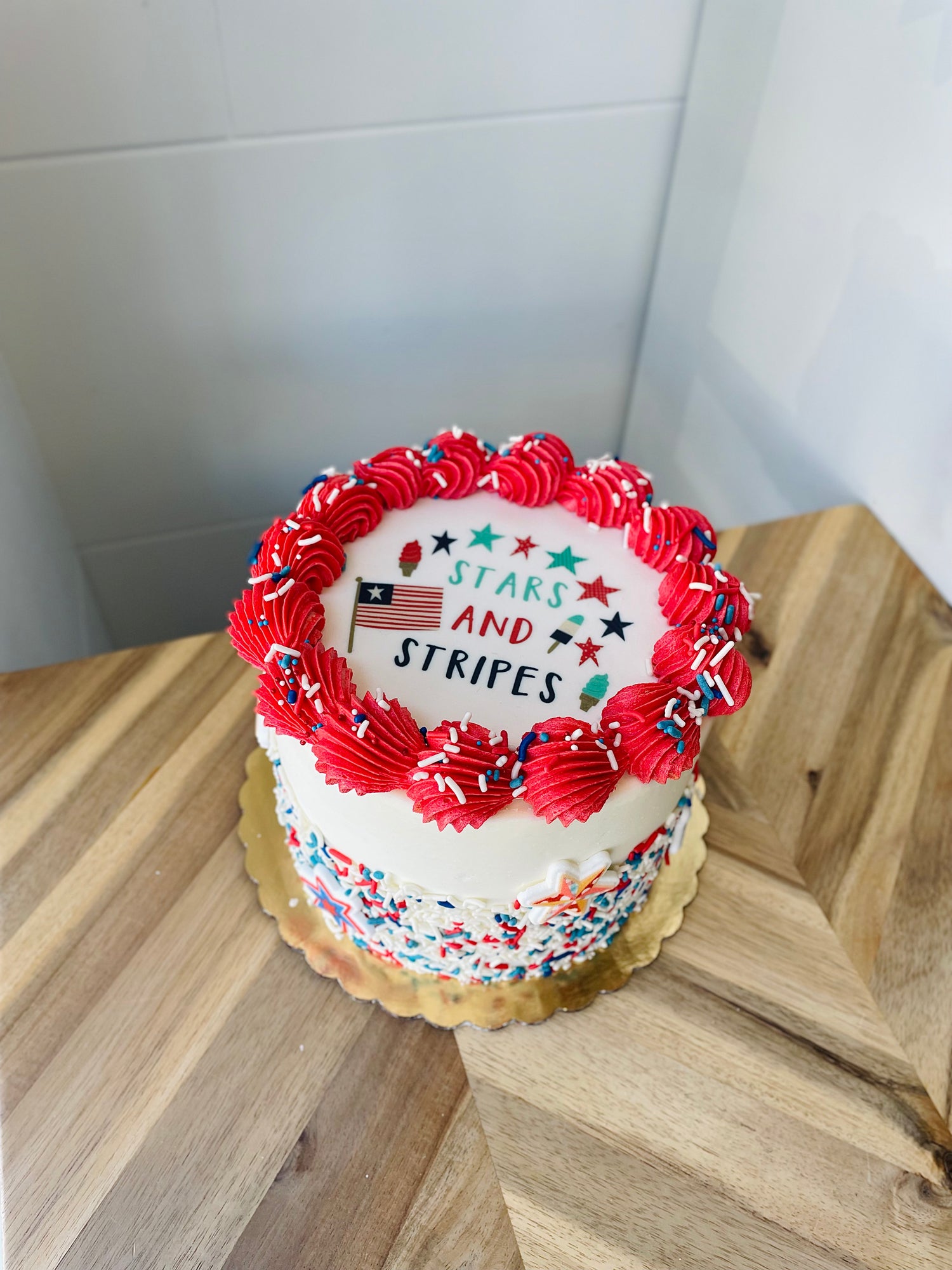 Stars &amp; Stripes 4th of July Cake